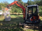 Minibagr Kubota U35-3 a samosvorné kleště